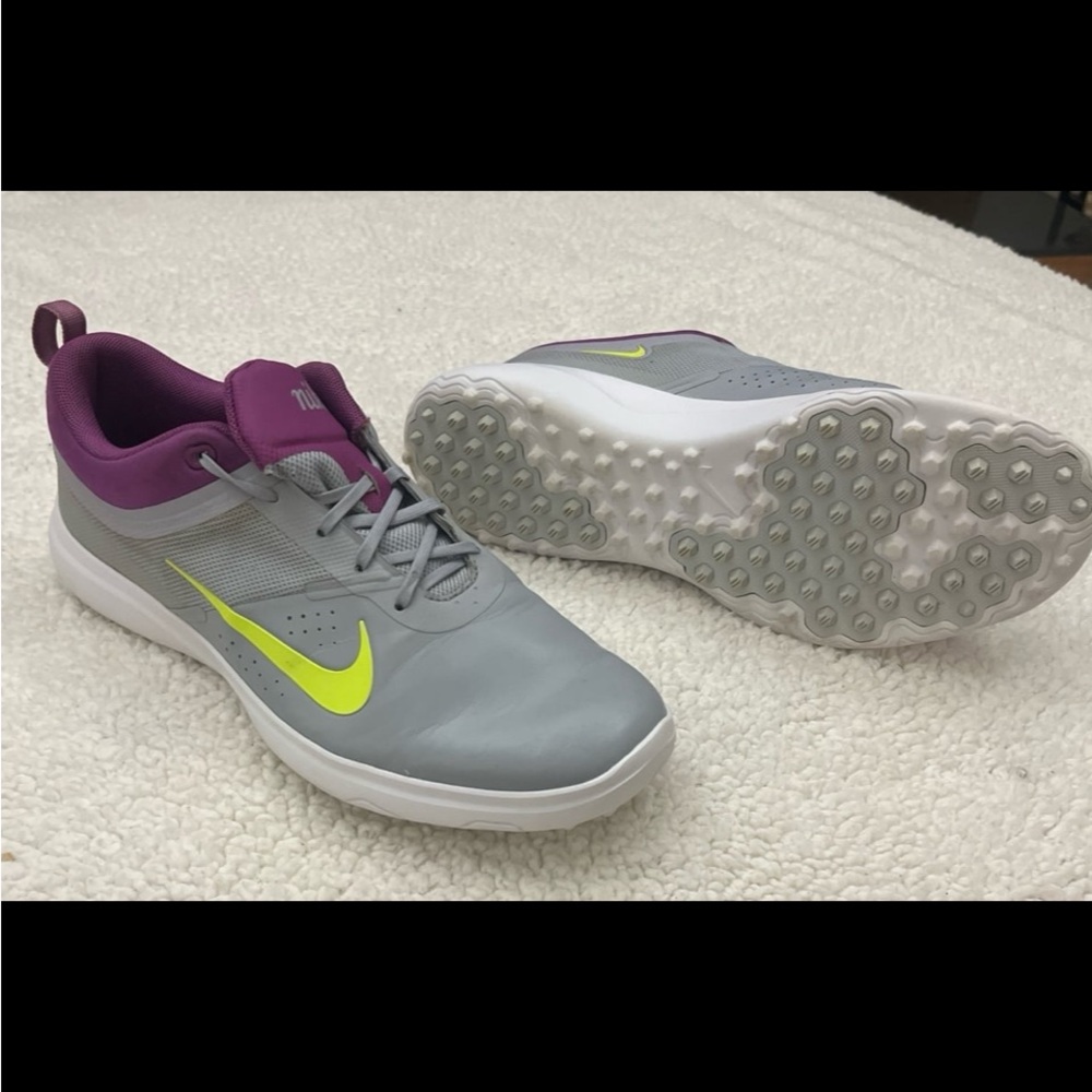 Nike Womens Akamai Cleats Wolf Grey Golf Trainers Shoes